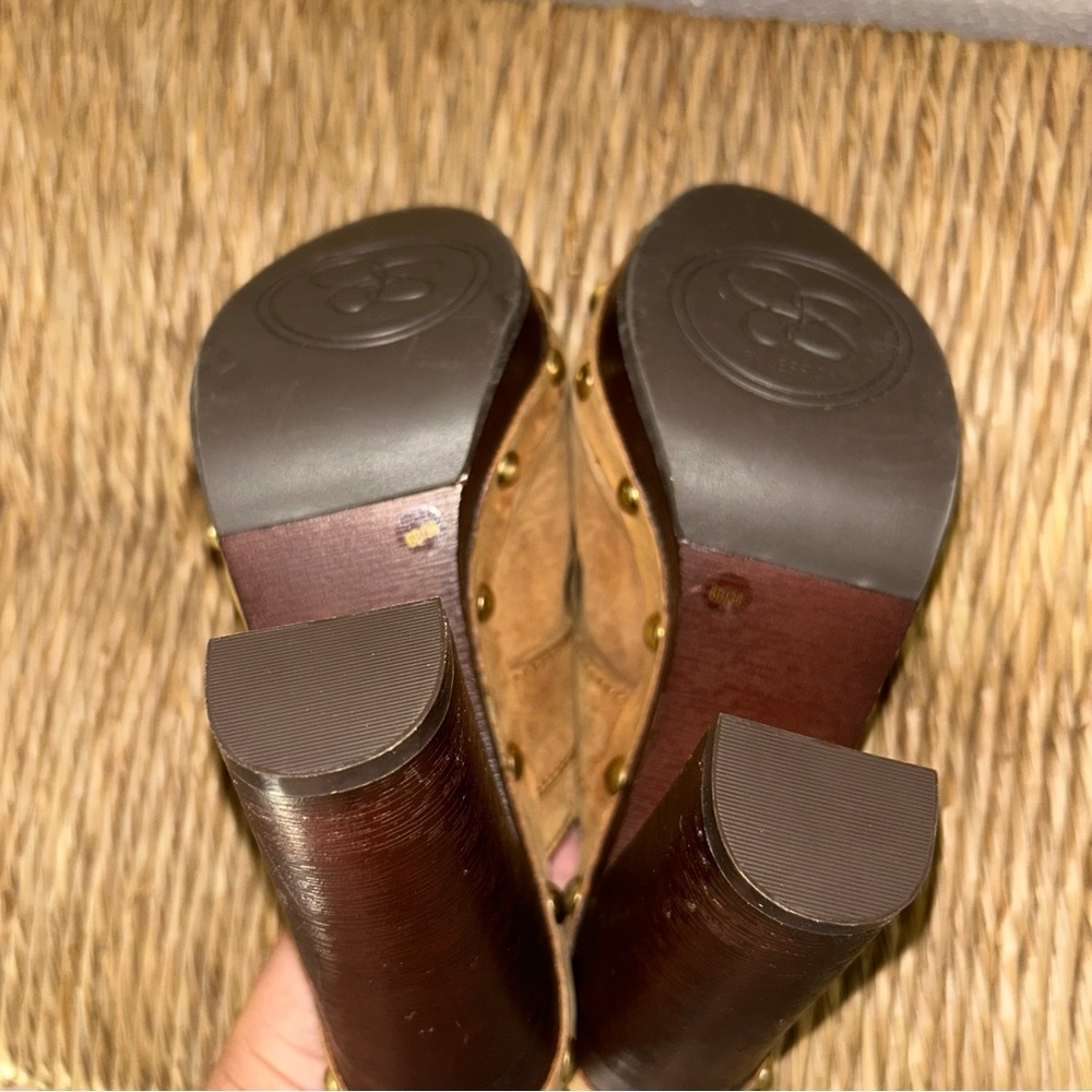 Jessica Simpson y2k Tan Leather heeled clogs  with studded Gold Accents - Picture 6 of 8